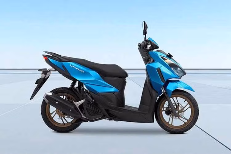 Thay đổi quan trọng về kỹ thuật nằm ở động cơ 125 cc, nay đáp ứng tiêu chuẩn khí thải EURO 4. Theo Honda Việt Nam, việc nâng cấp giúp mẫu xe phù hợp với yêu cầu mới, đồng thời giảm lượng phát thải ra môi trường. Xe tiếp tục sở hữu Idling Stop, cho phép động cơ tự động tạm ngắt khi dừng chờ và hoạt động trở lại khi người lái vặn ga.