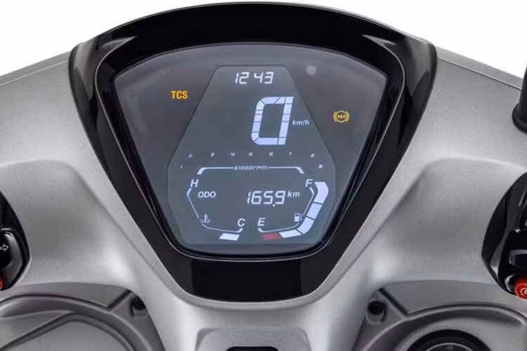 Các tính năng tiêu chuẩn của xe ga People R Hybrid 2026 gồm cụm đồng hồ LCD đa chức năng, hệ thống khởi động không cần chìa khóa, ngăn chứa đồ dưới yên...