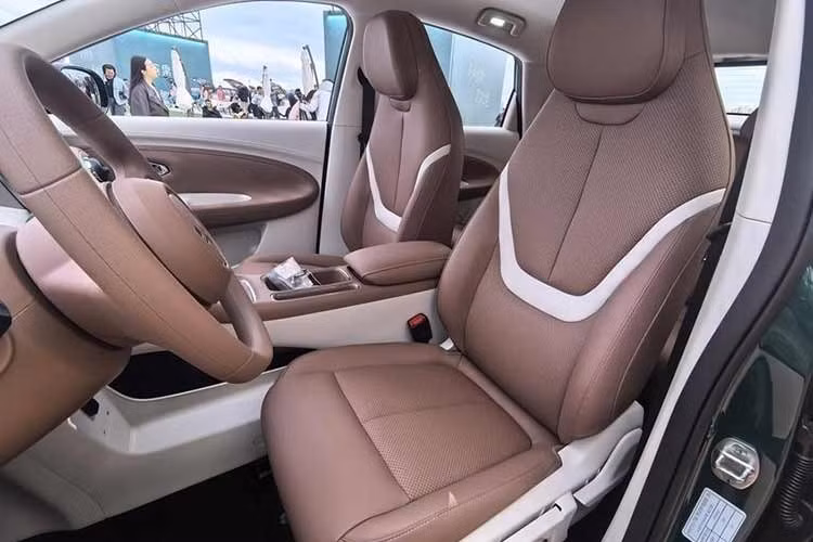 Wuling Bingo Pro đã chính thức ra mắt tại Trung Quốc vào ngày 22/5 với 4 phiên bản và giá từ 56.800-70.800 Nhân dân tệ (khoảng 199-248 triệu đồng).