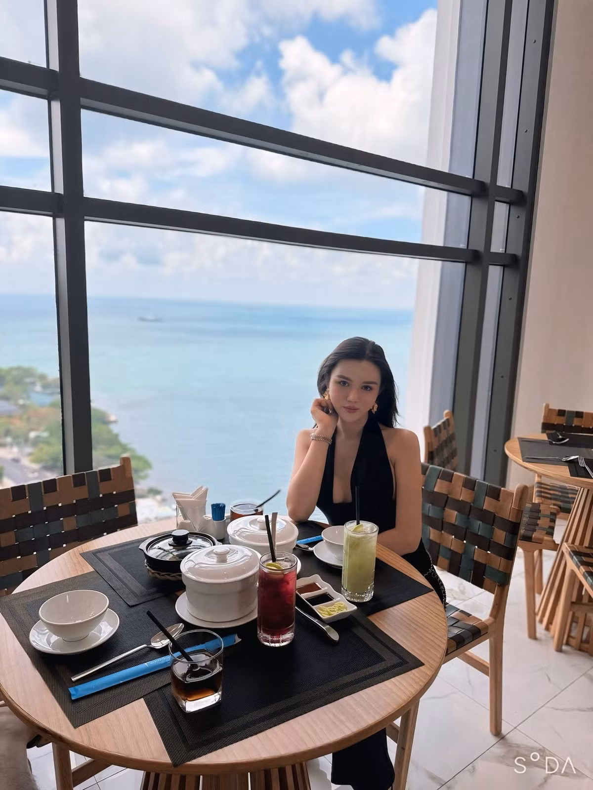 Chiến lược này có thể mang lại kết quả ngắn hạn, nhưng không đảm bảo hiệu quả lâu dài. Câu hỏi đặt ra là: Sau những màn "combat" ồn ào, liệu cô nàng này có thể chuyển hóa sự chú ý thành uy tín? Hay rồi cũng sẽ trở thành một cái tên thoáng qua trong dòng chảy khắc nghiệt của mạng xã hội?
