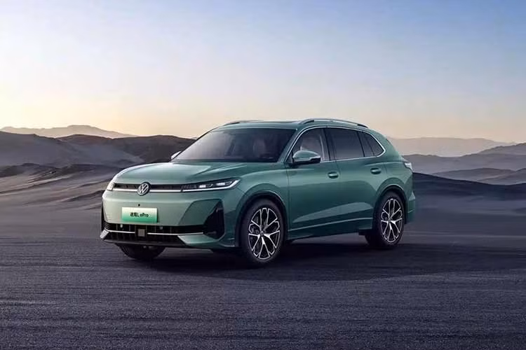 Mới đây, liên doanh SAIC Volkswagen đã chính thức công bố kế hoạch bán dòng xe Tiguan L ePro 2026. Theo đó, mẫu SUV cỡ C này sẽ chính thức được bán ra ở thị trường Trung Quốc vào cuối tháng 5/2026 cùng với người anh em Passat ePro.