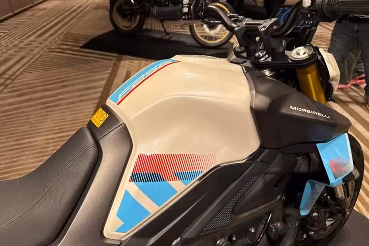 Ngoài ra, xe môtô Morbidelli F252 2026 còn được trang bị hệ thống kiểm soát lực kéo và ba chế độ lái gồm: Standard, Sport và Expert giúp người sử dụng thuận tiện lựa chọn trong các trường hợp khác nhau.