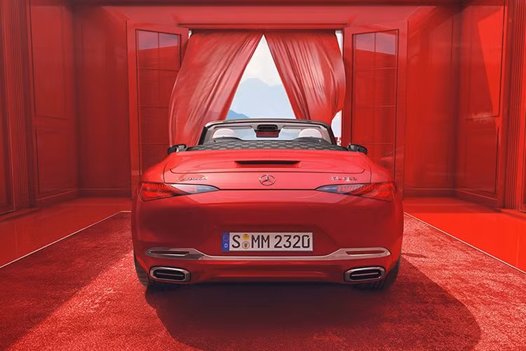 Tuy nhiên, đây không phải là chiếc Maybach hai chỗ đầu tiên. Maybach SW38 đầy phong cách của hãng chế tác thân xe Spohn Karrosserie đã ra mắt trước nó gần 90 năm.