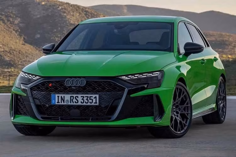Đáng tiếc là Audi A3 2027 vẫn giữ nguyên danh mục động cơ cũ và chỉ tập trung hoàn thiện những gì đã có. Phiên bản tiêu chuẩn vẫn sử dụng động cơ 3 xi-lanh, tăng áp, dung tích 1.0L, sản sinh công suất tối đa 114 mã lực.