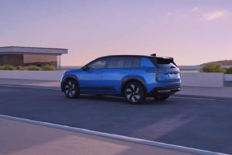 Về công nghệ an toàn, xe được trang bị loạt hệ thống hỗ trợ lái như Front Assist, Crossroad Assist, Turn Assist, Side Assist, cùng các tùy chọn nâng cao như Travel Assist 3.0 và camera toàn cảnh 360 độ.