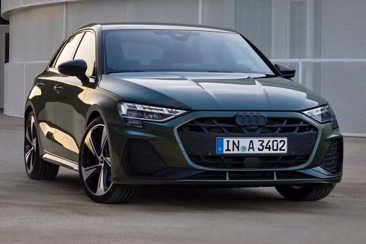 Dòng Audi A3 nâng cấp sẽ có mặt tại các đại lý ở châu Âu vào cuối tháng 9/2026. Tại Đức, xe có giá khởi điểm từ 31.850 Euro (khoảng 36.300 USD). Phiên bản RS3 đứng đầu dải sản phẩm có giá khởi điểm từ 68.500 USD.
