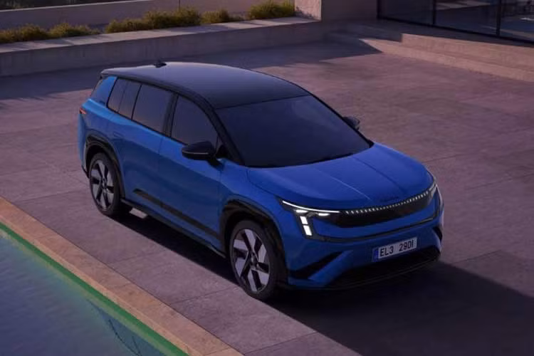 Skoda Peaq sử dụng nền tảng MEB+ và có 3 cấu hình động cơ. Phiên bản tiêu chuẩn dùng pin 63 kWh, công suất 201 mã lực, cho phạm vi hoạt động 459 km. Bản tầm trung sử dụng pin 91 kWh, công suất 282 mã lực, phạm vi hoạt động lên tới 647 km.