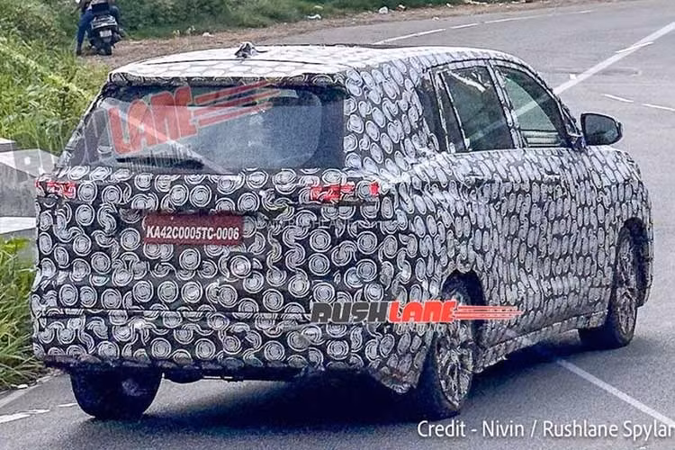 Gallery - [GALLERY] Toyota Innova 2027 lộ diện, đầu xe "ngầu" hơn phong cách Hilux mới - image 8