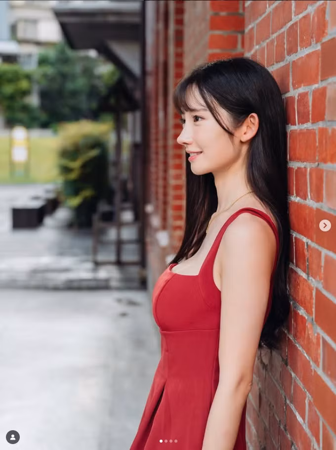 Không ngừng làm mới mình, giờ đây, người hâm mộ sẽ phải "dụi mắt" vì sự lột xác ngoạn mục trong cả diện mạo lẫn phong cách của Nahyun Kim.