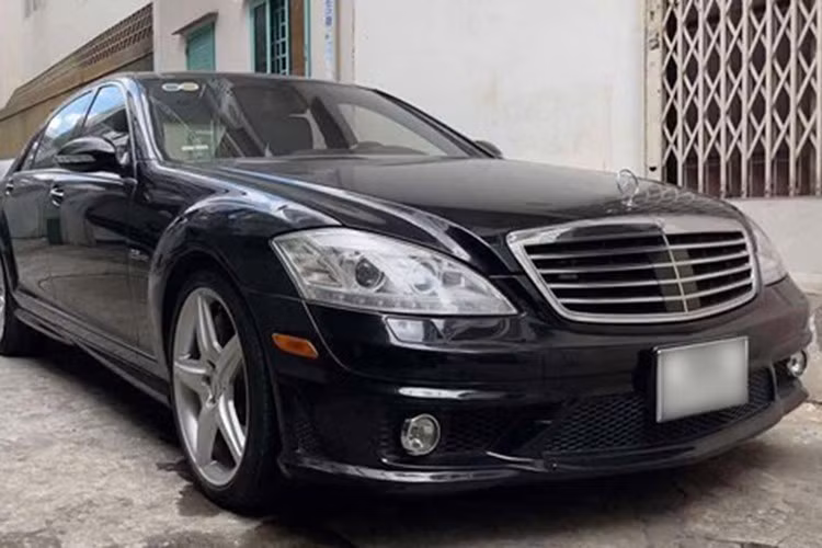 Hiện tại, chiếc xe S55 AMG 2004 với biển số tứ quý 7 đã thu hút sự chú ý của không ít người đam mê và các nhà sưu tập xe cổ. Chiếc xe hiện được rao bán với mức giá gần 1 tỉ đồng. Đây là một con số không nhỏ cho một chiếc xe cổ hiếm có.