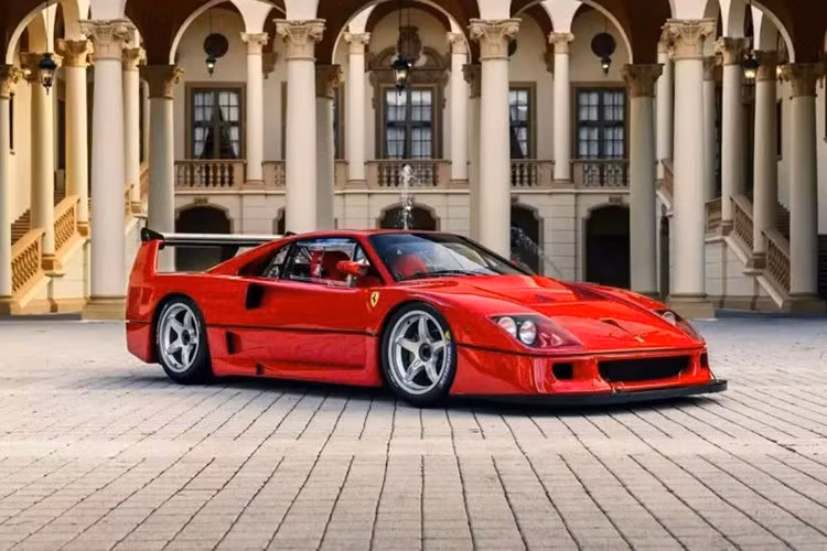 Có những chiếc Ferrari đã trở thành huyền thoại, và F40 vốn đã là một trong những kiệt tác biểu tượng của Maranello, nhưng nó còn tồn tại một phiên bản hiếm hoi hơn nữa – được sinh ra không chỉ cho đường phố mà còn cho đường đua, đó là F40LM.