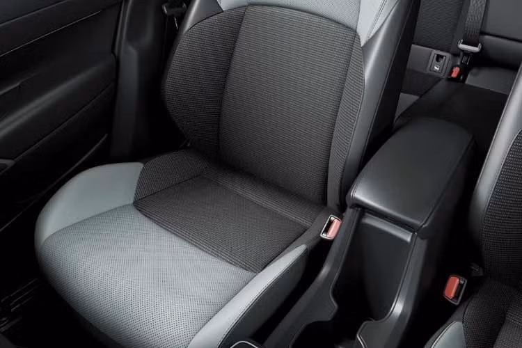 Toyota Corolla Cross Z Adventure không thay đổi động cỡ, vẫn là khối động cơ xăng 1.8 lít hoặc động cơ hybrid 1.8 lít, trong khi Corolla Sport vẫn giữ nguyên động cơ xăng 2.0 lít, đây là lựa chọn duy nhất được cung cấp tại Nhật Bản.