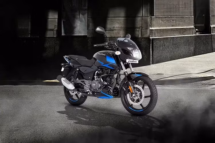 Tại thị trường Ấn Độ, mức giá khởi điểm của Pulsar 150 2026 mới bán ra chỉ từ khoảng 108.722 Rupee (quy đổi khoảng 27,5 triệu đồng). Một con số quá tốt nếu nhìn vào những nâng cấp mà mẫu xe này nhận được.