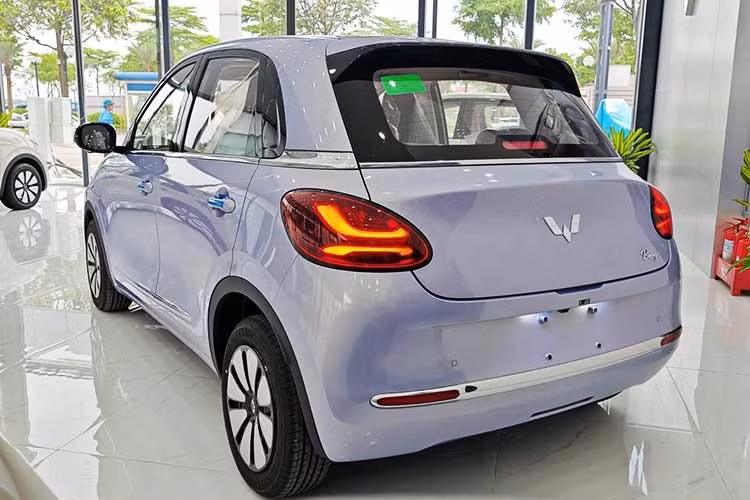 Tương tự phiên bản cũ, Wuling Bingo 2026 vẫn dùng mô-tơ điện nằm trên cầu trước, tạo ra công suất tối đa 50 kW (khoảng 67 mã lực) và mô-men xoắn cực đại 125 Nm. Mô-tơ điện kết hợp với pin lithium-sắt-photphat (LFP), cung cấp phạm vi di chuyển tối đa 333 km ở 2 bản tiêu chuẩn và Plus trong khi con số tương ứng của bản Max là 410 km.
