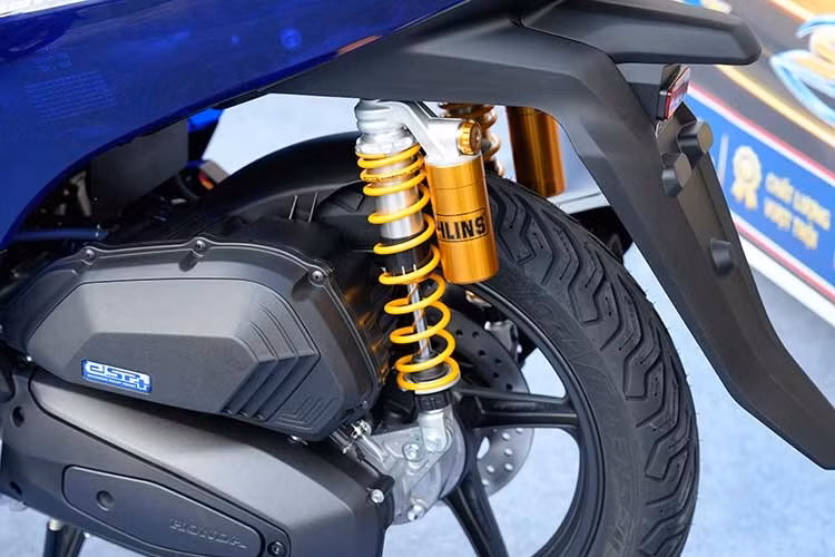 Tại thị trường Việt Nam, phiên bản của mẫu xe tay ga Honda SH150i Special / Sporty / Vetro Blue có giá 235 triệu đồng, trong khi phiên bản SH350i Performance giá 305 triệu đồng và phiên bản hiệu suất SH350i Sporty có giá 310 triệu đồng.