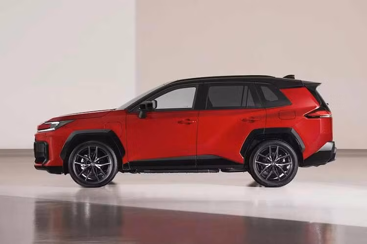 Thông tin này được chia sẻ bởi ông Yoshinori Futonagane – kỹ sư trưởng dự án RAV4 – trong cuộc trao đổi với truyền thông Australia. Phiên bản RAV4 GR Sport hiện sử dụng hệ truyền động plug-in hybrid kết hợp động cơ 2.5L 4 xy-lanh với hai mô-tơ điện, cho tổng công suất 324 mã lực tại thị trường Mỹ.