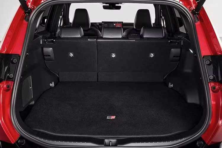 Ông Futonagane cho biết nếu khách hàng thực sự mong muốn một chiếc RAV4 dùng động cơ tăng áp 2.4L, khả năng mẫu xe này được đưa vào kế hoạch phát triển là hoàn toàn có thể xảy ra. Nếu được phát triển thành phiên bản GR hoàn chỉnh, RAV4 nhiều khả năng sẽ có thêm các nâng cấp về ngoại hình, khung gầm và khả năng vận hành.