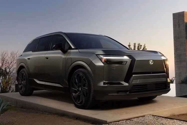 Việc ra mắt mẫu xe SUV hạng sang điện TZ hoàn toàn mới không chỉ là một bước đi chiến lược nhằm mở rộng dải sản phẩm xe xanh mà còn là nỗ lực của thương hiệu Lexus trong việc duy trì cảm xúc lái đặc trưng thông qua các công nghệ giả lập âm thanh động cơ hiệu suất cao.