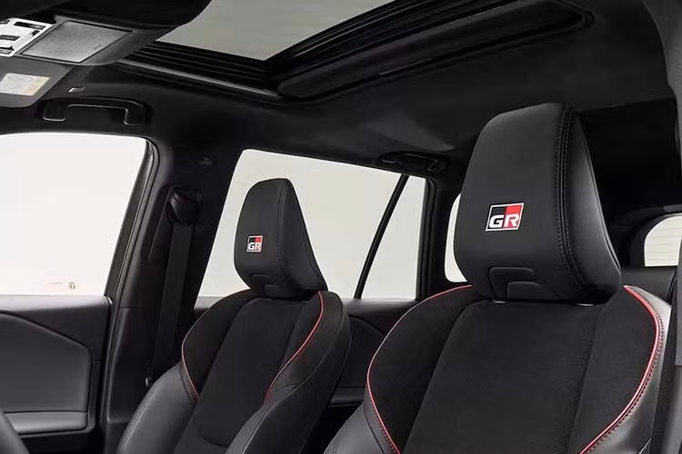 Toyota cũng xác nhận nền tảng của RAV4 tương thích với động cơ tăng áp 2.4L đang xuất hiện trên nhiều mẫu xe như Lexus NX, Lexus RX, Toyota Tacoma, Toyota 4Runner hay Toyota Land Cruiser. Trên Lexus RX500h F Sport Performance và Toyota Crown phiên bản i-Force Max Hybrid, hệ truyền động hybrid tự sạc kết hợp động cơ tăng áp 2.4L cho tổng công suất khoảng 366 mã lực.