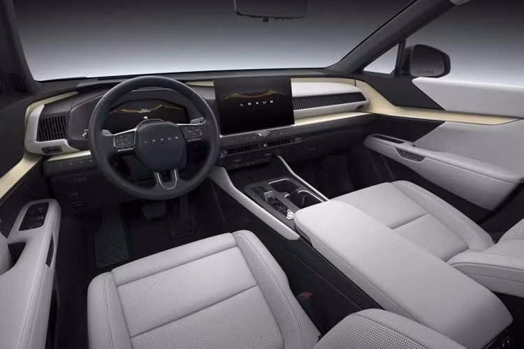 Không gian bên trong của Lexus TZ được thiết kế tách biệt hoàn toàn so với các mẫu xe phổ thông. Điểm nhấn nằm ở màn hình giải trí trung tâm kích thước lớn, kéo dài sang tận vị trí hành khách phía trước. Đây cũng là dòng xe đầu tiên của Lexus được trang bị đồng thời tính năng thông gió và bệ để chân chỉnh điện cho cả hai hàng ghế đầu tiên.