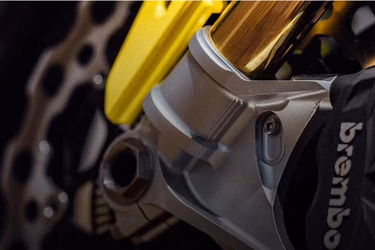 Theo Verge Motorcycles, kiến trúc tấm pin trên xe môtô Verge TS Pro 2026 chạy điện còn cho phép tích hợp các bề mặt làm mát bên trong và bên ngoài, góp phần duy trì hiệu suất và tuổi thọ pin trong điều kiện vận hành cao.