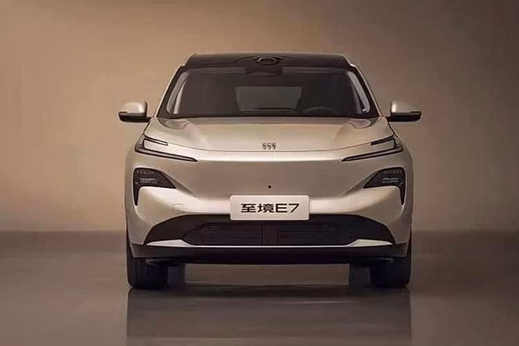 Tuy nhiên, với sự hỗ trợ của động cơ xăng, Electra E7 hứa hẹn phạm vi hoạt động hơn 1.600 km. Nhưng hãy xem xét con số này một cách thận trọng, vì các ước tính được thực hiện bằng tiêu chuẩn CLTC của Trung Quốc.