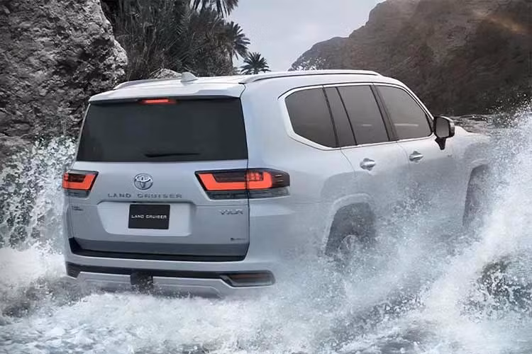 Hiện Toyota Motor Philippines vẫn chưa đưa ra tuyên bố chính thức. Tuy nhiên, khi Triển lãm Ô tô Quốc tế Philippines 2026 (PIMS) dự kiến tổ chức sớm hơn thường lệ trong năm nay, nhiều khả năng Land Cruiser 300 HEV sẽ được Toyota mang đến giới thiệu tại sự kiện này.