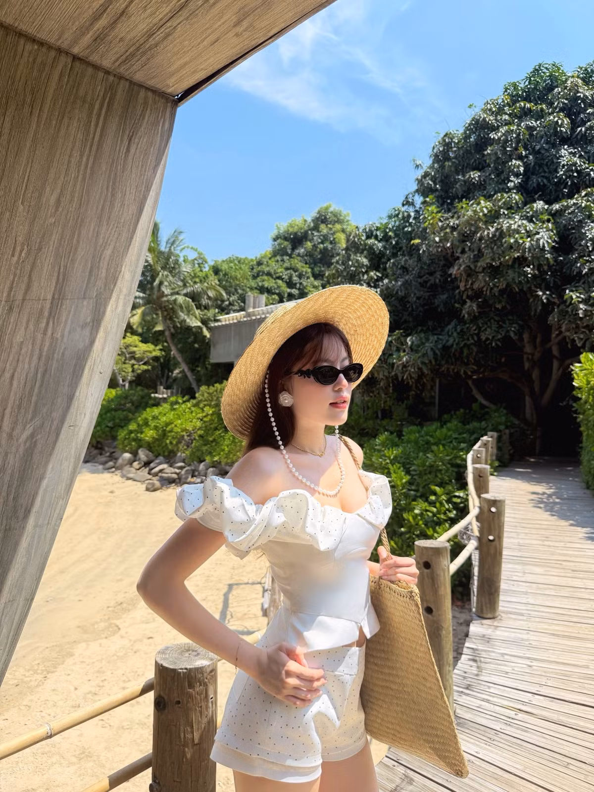 Tăng Mỹ Hàn đã xây dựng thành công hình ảnh một nàng hot girl vừa xinh đẹp, ngọt ngào, vừa thanh lịch và sang trọng đúng chuẩn tiểu thư hiện đại.