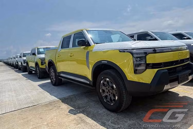 Tuy nhiên, bộ pin này nhiều khả năng có dung lượng 20 kWh, cho phép xe chạy 65 km mà không tốn 1 giọt xăng. Hệ dẫn động 4 bánh bán thời gian (4WD) kết hợp hộp số hybrid chuyên dụng 4 cấp (DHT) và hệ thống cấp điện cho thiết bị bên ngoài (V2L) cũng được trang bị cho mẫu xe bán tải này.