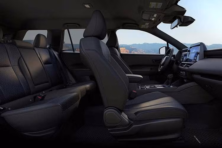 Tiếp theo là Outback Touring hiện có giá 45.040 USD, thấp hơn 1.805 USD so với năm ngoái. Phiên bản này được trang bị ghế bọc da Nappa, ghế trước thông gió, ghế lái chỉnh điện 12 hướng và hệ thống trợ lái nâng cao ADAS với nhiều tính năng hơn, bao gồm hệ thống lái xe rảnh tay trên đường cao tốc mới của Subaru.
