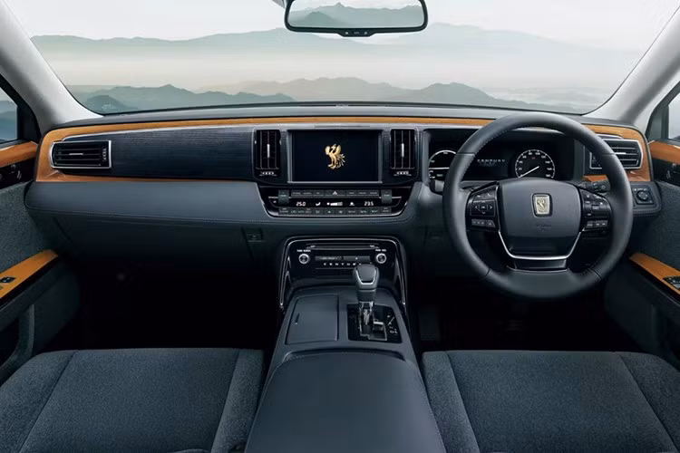 Bên cạnh đó, xe được tích hợp thêm hệ thống hỗ trợ lái chủ động Proactive Driving Assist, có thể hỗ trợ đánh lái và phanh khi phát hiện tình huống bất ngờ, như người đi bộ băng ngang hoặc xe phía trước giảm tốc, qua đó nâng cao tính an toàn cho hành khách.