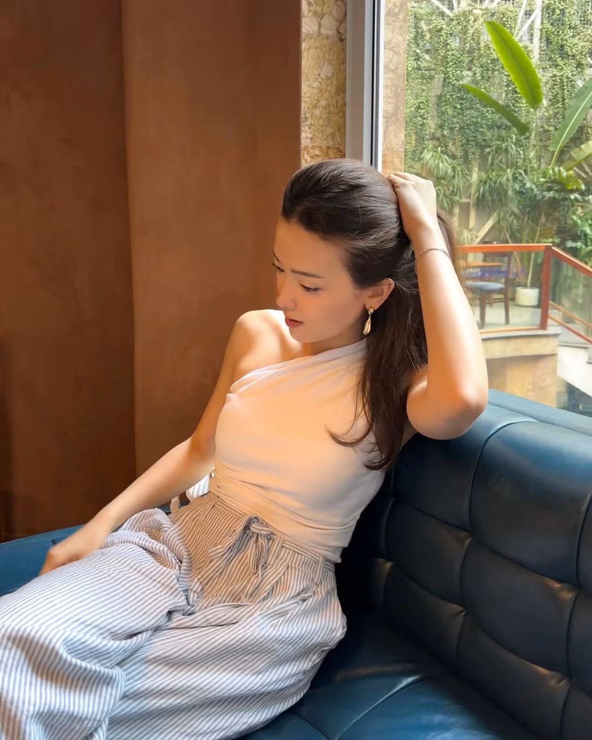Đa số các outfit Alissa diện đều của local brand Việt, dễ mua dễ tìm, xinh thì thôi nhé.