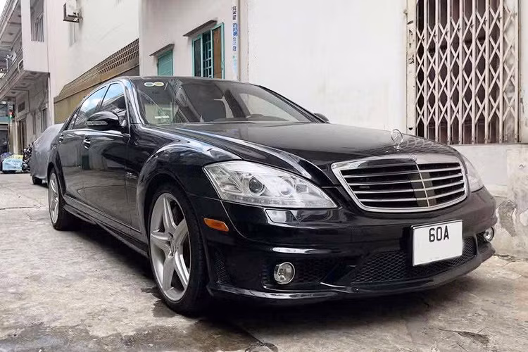 Năm 2009, Mercedes-Benz Việt Nam đã cho ra mắt mẫu xe S-Class mạnh nhất của mình, chiếc xe S63 AMG được mệnh danh là siêu xe 4 cửa của hãng ngôi sao 3 cánh. Đã 16 năm trôi qua, Mercedes-Benz S63 AMG 2009 giờ đây có giá bán rất mềm.