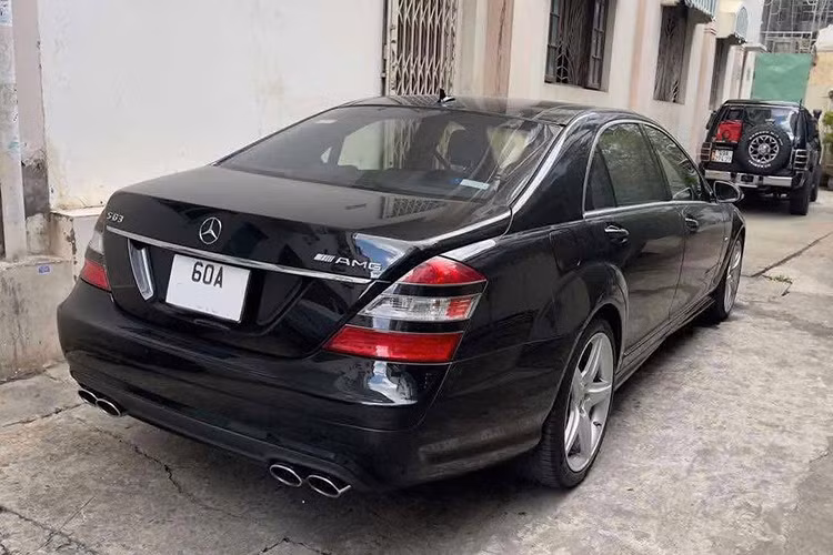 Cụ thể, chiếc xe trong bài viết này đã chạy được hơn 68.000 miles (tương đương 109.435 km), 1 công tơ mét có thể chấp nhận được cho chiếc xe Mercedes-Benz S63 AMG đã 16 năm tuối.