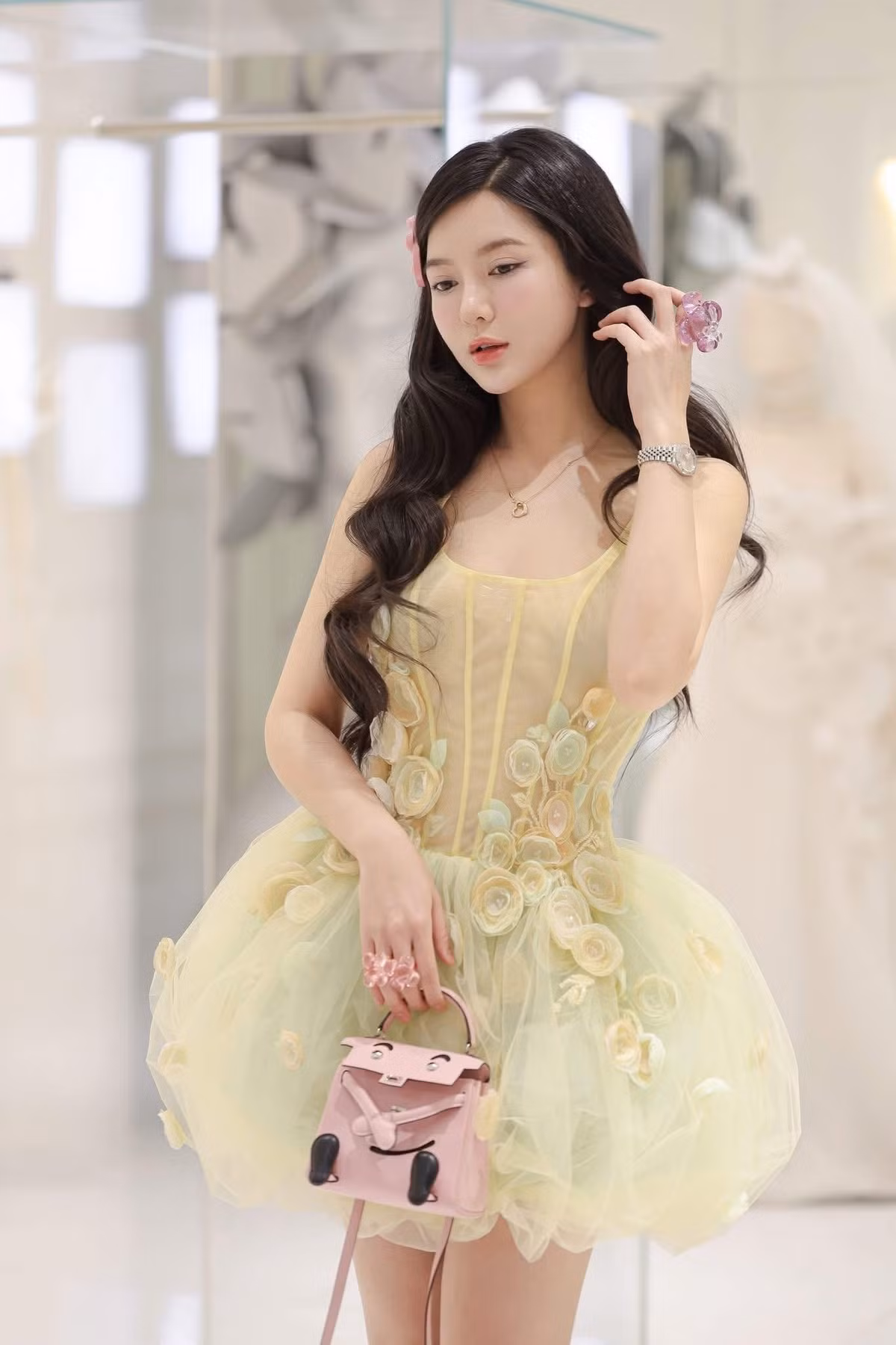 Chính sự kết hợp giữa tri thức, bản lĩnh và niềm đam mê thể thao đã giúp Tú Linh đứng vững trong môi trường truyền hình vốn nhiều áp lực, đồng thời tạo dựng hình ảnh một nữ MC thông minh, chuyên nghiệp.