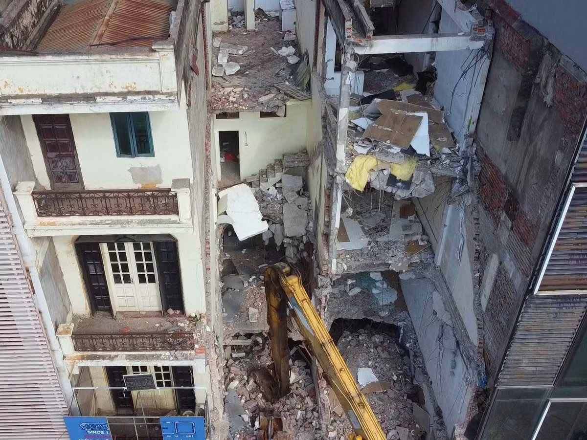 Dự án Trục không gian Quốc lộ 1A có chiều dài khoảng 36,3 km, đoạn từ đường Vành đai 1 đến nút giao Cầu Giẽ, đi qua 18 phường, xã của Hà Nội. Dự án được triển khai gắn với mục tiêu chỉnh trang, tái thiết đô thị dọc tuyến đường, đồng thời hoàn thiện mạng lưới giao thông của Thủ đô.