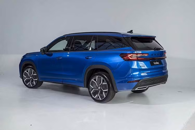 Tại thị trường Australia, Kodiaq Select mHEV bản 5 chỗ sẽ có giá khởi điểm 49.990 AUD (tương đương 930 triệu đồng), bản 7 chỗ có giá 51.990 AUD (khoảng 966 triệu đồng), chưa bao gồm chi phí lăn bánh.