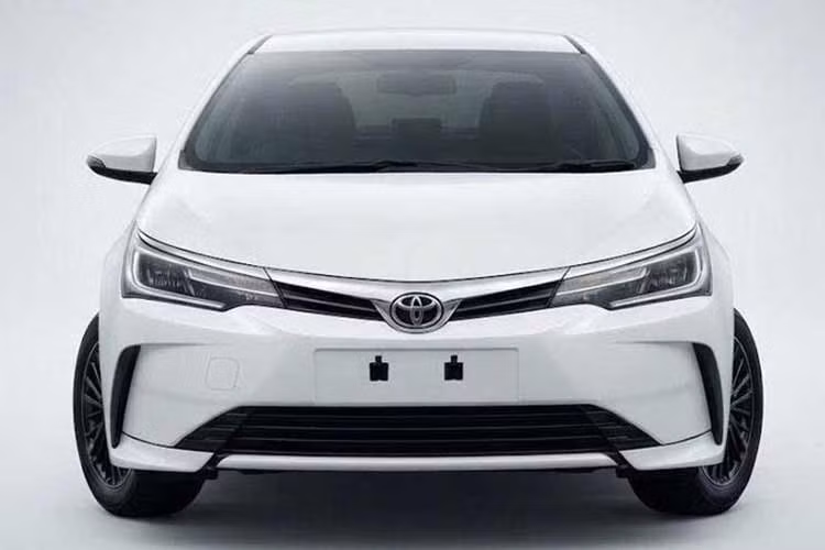 Đáng tiếc là động cơ của Toyota Corolla Altis 2027 không có gì thay đổi. Xe vẫn có 2 tùy chọn động cơ xăng với dung tích 1.6L và 1.8L như trước. Động cơ xăng 4 xi-lanh, dung tích 1.6L cho công suất tối đa 120 mã lực và mô-men xoắn cực đại 154 Nm.