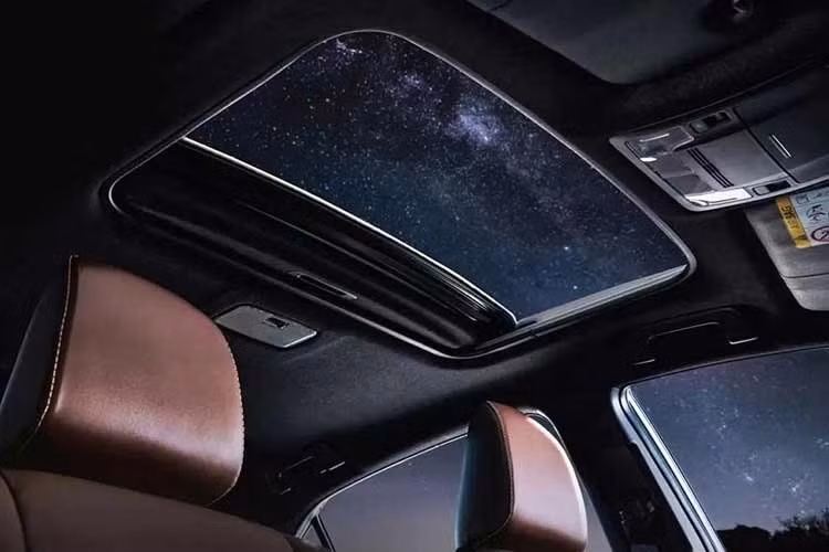 Có một số lý do khiến Toyota vẫn tiếp tục bán Corolla Altis thế hệ cũ ở Pakistan dù mẫu xe này đã có mặt trên thị trường trong hơn 12 năm. Một phần nguyên nhân có thể đến từ thói quen của người tiêu dùng vốn vẫn ưu tiên độ bền, chi phí bảo dưỡng, khả năng cung ứng phụ tùng và giá trị bán lại hơn những đổi mới về mẫu mã.