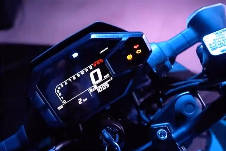 Z300 phát triển trên nền tảng của mẫu Ninja 300 vốn vẫn luôn được bán tại Ấn Độ. Nhiều chi tiết phần cứng được chia sẻ lại từ dòng sportbike này, bao gồm vành xe, hệ thống phanh đĩa đơn ở cả bánh trước và bánh sau.