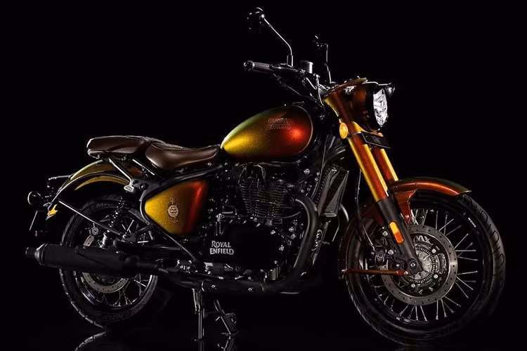 Royal Enfield vừa chính thức công bố phiên bản đặc biệt Classic 650 Anniversary Edition với tên gọi Hypershift, đánh dấu cột mốc 125 năm thành lập thương hiệu. Mẫu xe này có giá bán niêm yết tại thị trường Ấn Độ là 425.589 Rupee (khoảng 116 triệu đồng, chưa bao gồm thuế phí lăn bánh).