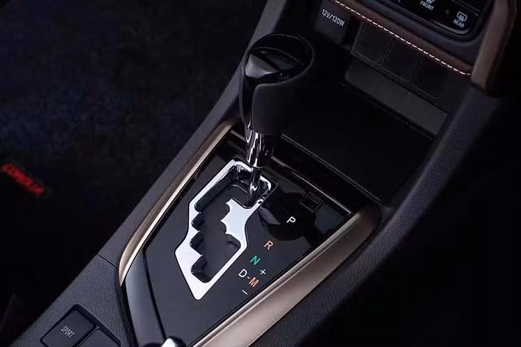 Trong khi đó, việc chuyển sang Toyota Corolla Altis thế hệ mới sẽ đòi hỏi khoản đầu tư đáng kể để nâng cấp dây chuyền sản xuất và chuỗi cung ứng trong bối cảnh nền kinh tế còn nhiều hạn chế, tỷ giá biến động và thuế nhập khẩu ở mức cao.