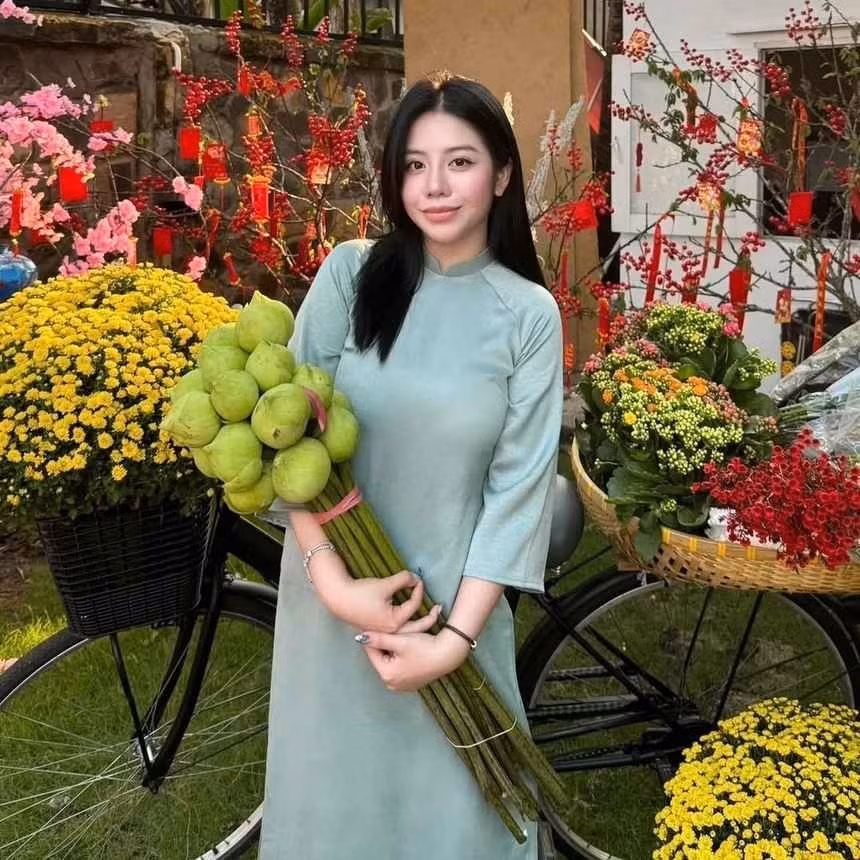 Ở tuổi 20, Susie ngày càng ra dáng thiếu nữ, thừa hưởng nét đẹp sắc sảo từ mẹ và có chiều cao nổi bật.