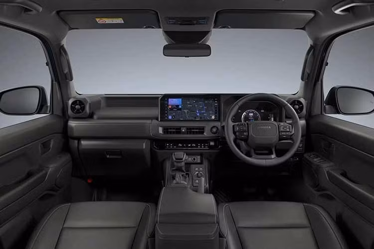 Tất nhiên, những người yêu thích động cơ diesel sẽ cần thêm kiên nhẫn. Theo nguồn tin, phiên bản máy dầu của Toyota Land Cruiser FJ sẽ chưa thể xuất hiện trên thị trường trước năm 2029, tức là khoảng 3 năm sau khi xe ra mắt. Khoảng thời gian chờ đợi này được cho là có chủ đích.