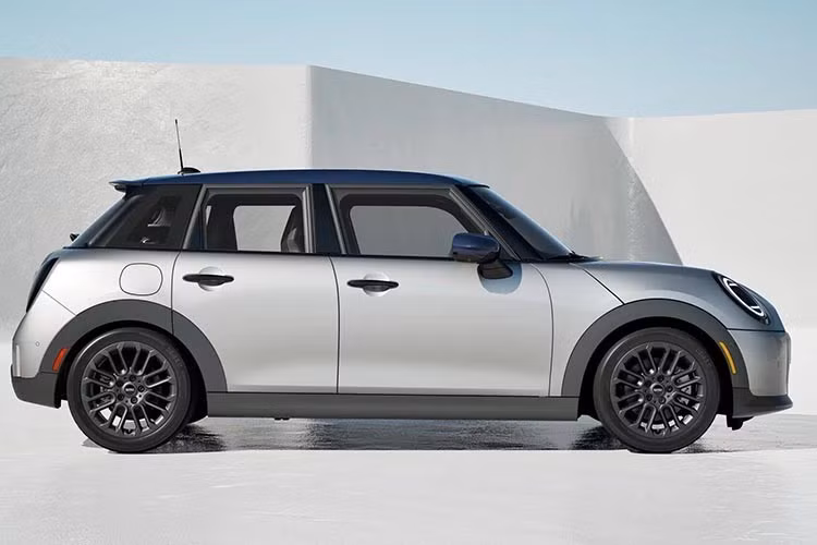 Gallery - [GALLERY] Cận cảnh MINI Cooper S đặc biệt Rooftop sơn đảo màu, hơn 1 tỷ đồng - image 16
