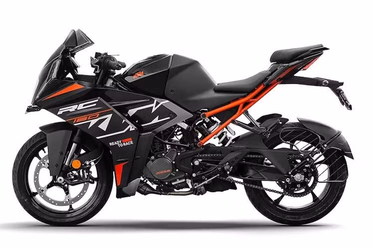 Thiết kế của KTM RC 160 2026 mới tương tự như "2 người anh em" RC 200 và RC 390. Chiếc mô tô được trang bị hệ thống đèn LED toàn diện, bao gồm đèn pha, đèn hậu và đèn báo rẽ. Xe cũng có cụm đồng hồ LCD.