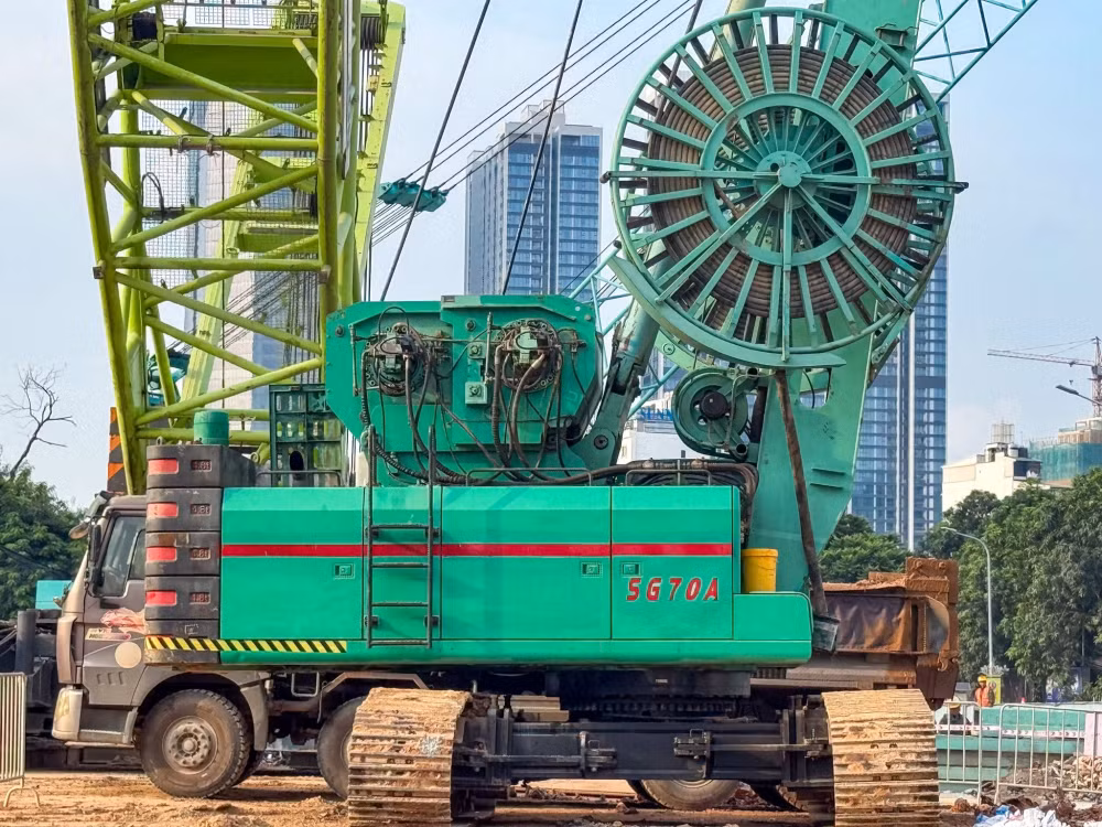 Ga S3 nằm tại nút giao Nguyễn Chí Thanh - Vành đai 1, là nhà ga ngầm có kết cấu 2 tầng, được thi công bằng phương pháp đào mở (cut-and-cover) với chiều dài khoảng 220m và chiều rộng khoảng 20m.