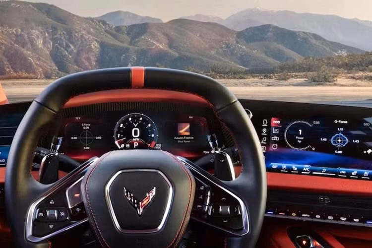 Đúng như dự đoán, Grand Sport vẫn là phiên bản tầm trung giữa Stingray và hai mẫu xe mạnh mẽ hơn là Z06 và ZR1. Hệ thống giảm xóc từ tính Magnetic Ride Control là trang bị tiêu chuẩn, trong khi các gói tùy chọn bổ sung thêm hệ thống treo cứng hơn, lốp Michelin Pilot Sport 4S hoặc Cup 2R, phanh gốm carbon và các chi tiết khí động học bổ sung.