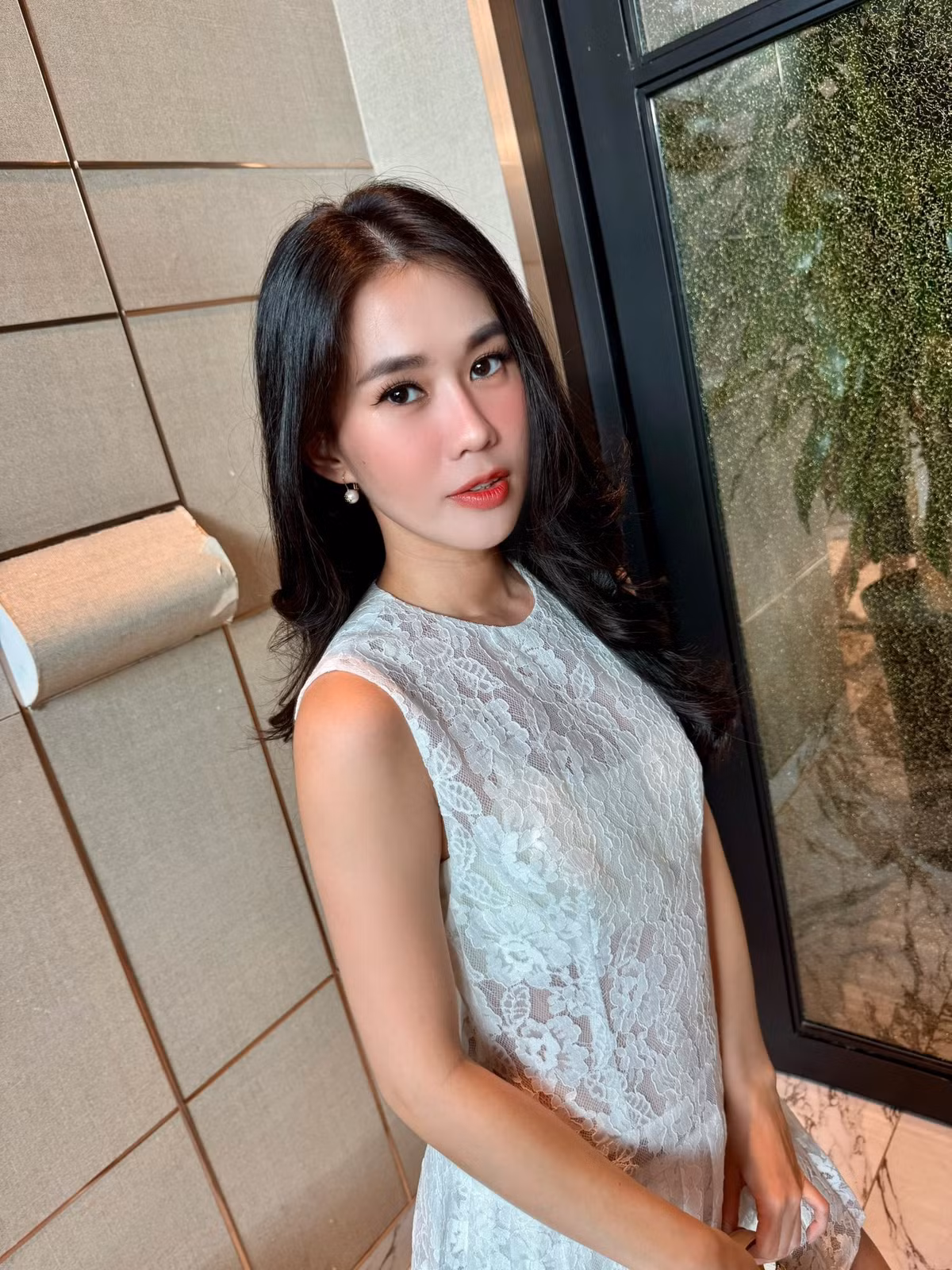 Sau những đổ vỡ, hot girl Sài thành trở nên kín tiếng hơn hẳn trong chuyện yêu đương, hiếm khi chia sẻ về đời sống cá nhân trên truyền thông.