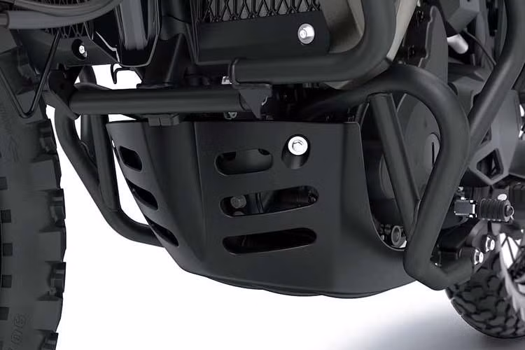 Phiên bản yên thấp KLR650 S sở hữu mức giá và tùy chọn màu đen tương tự bản tiêu chuẩn, dao động từ 6.999 USD đến 7.299 USD tùy thuộc vào hệ thống ABS.